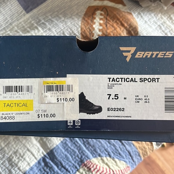 Used size 7.5 men 9 wmns Bates tactical boots - Picture 4 of 4